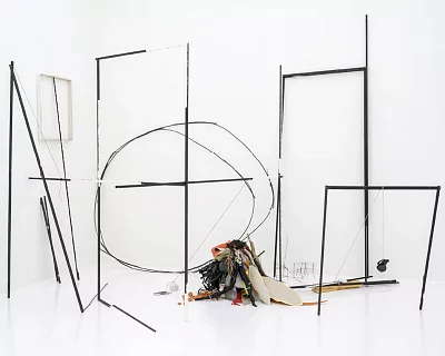 Ana Strika, Fundus of momentary requisites: on hold hold on, rewind, 2019, Installation, Dimension variabel, diverse Materialien, Foto: Zoe Tempes